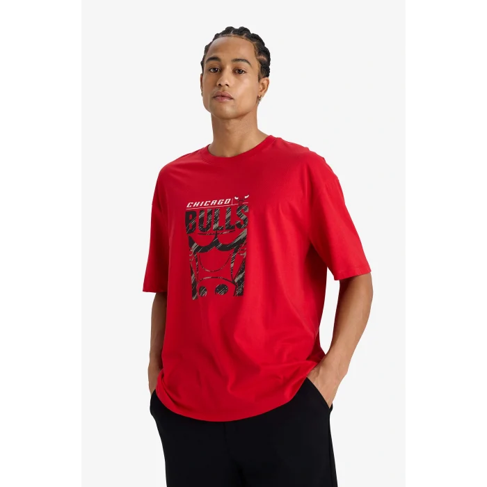 Defacto E5911AXRD296 Kırmızı %100 Pamuk DeFactoFit NBA Chicago Bulls Oversize Geniş Kalıp Bisiklet Yaka Kısa Kollu Tişört