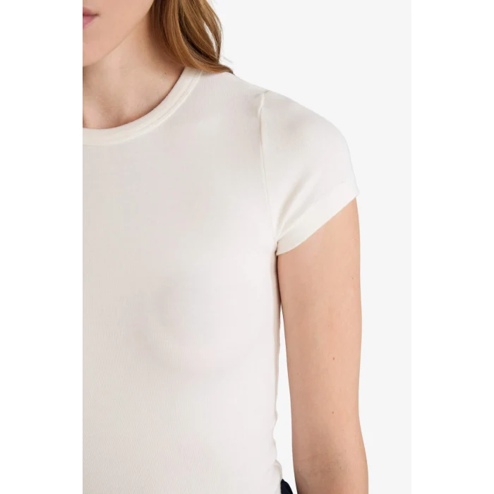 Defacto G2761AXER105 Ekru Slim Fit Dar Kesim Bisiklet Yaka Kısa Kollu Tişört