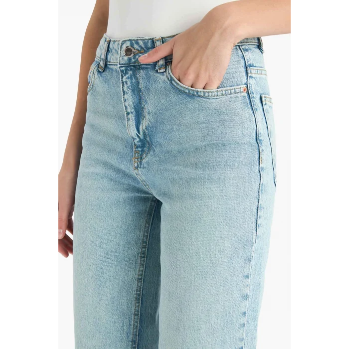 Defacto G2215AXNM28 Mavi Comfort Straight Normal Bel Bilek Boy Jean Yıkamalı Pantolon