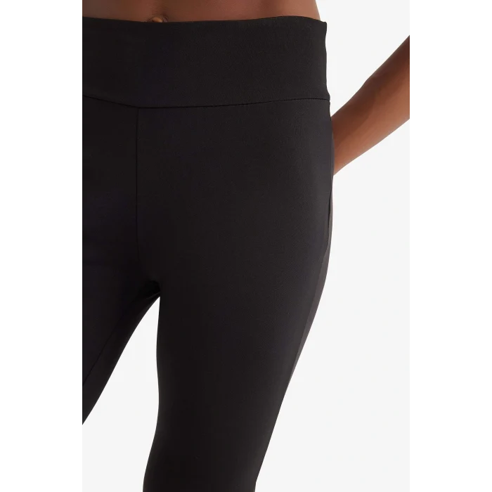 Defacto E7757AXBK81 Siyah Flare Fit Toparlayıcı Yüksek Bel Sporcu Pantolon