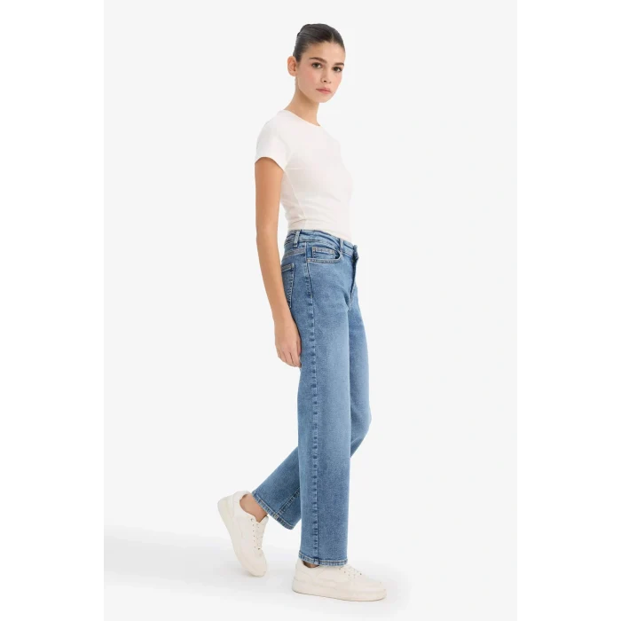 Defacto F9726AXNM28 Mavi Comfort Straight Normal Bel Bilek Boy Jean Yıkamalı Pantolon