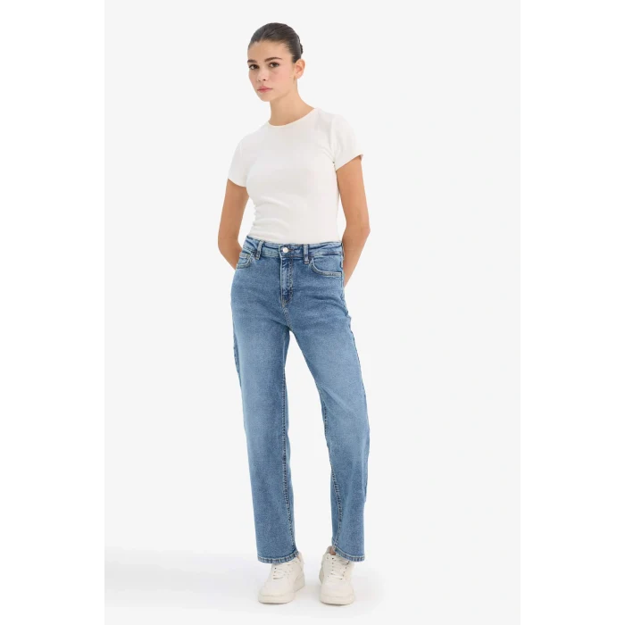 Defacto F9726AXNM28 Mavi Comfort Straight Normal Bel Bilek Boy Jean Yıkamalı Pantolon