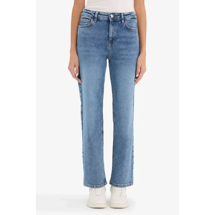 Defacto F9726AXNM28 Mavi Comfort Straight Normal Bel Bilek Boy Jean Yıkamalı Pantolon