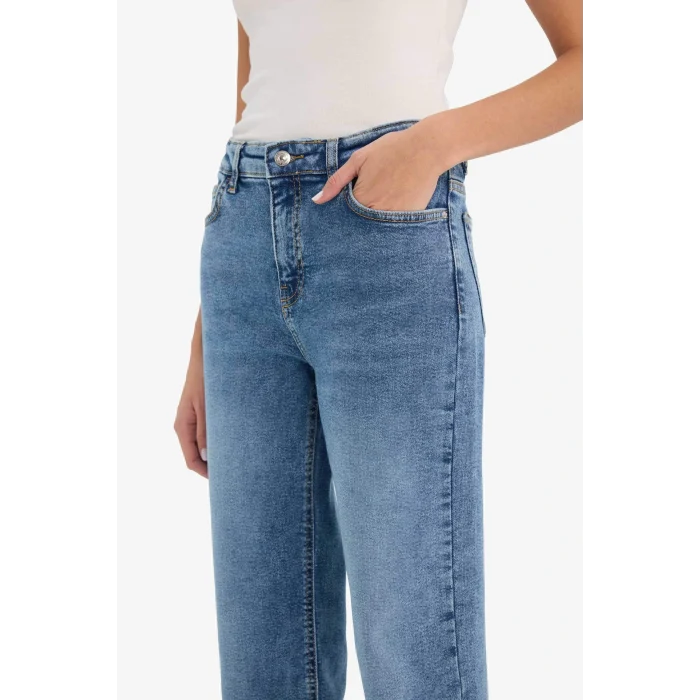 Defacto F9726AXNM28 Mavi Comfort Straight Normal Bel Bilek Boy Jean Yıkamalı Pantolon