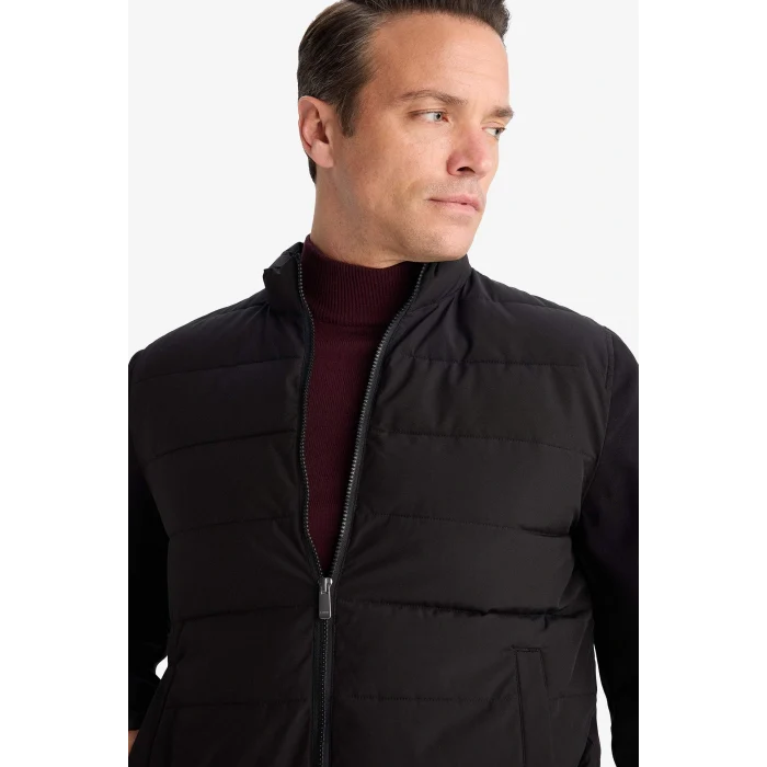 Defacto D7532AXBK27 Siyah Su İtici Rüzgar Geçirmez Slim Fit Dar Kesim Astarlı Fermuarlı Cepli Mont