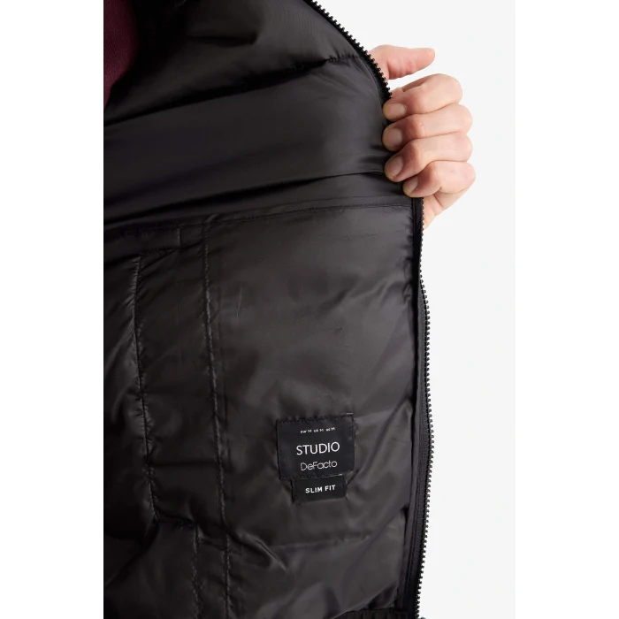 Defacto D7532AXBK27 Siyah Su İtici Rüzgar Geçirmez Slim Fit Dar Kesim Astarlı Fermuarlı Cepli Mont