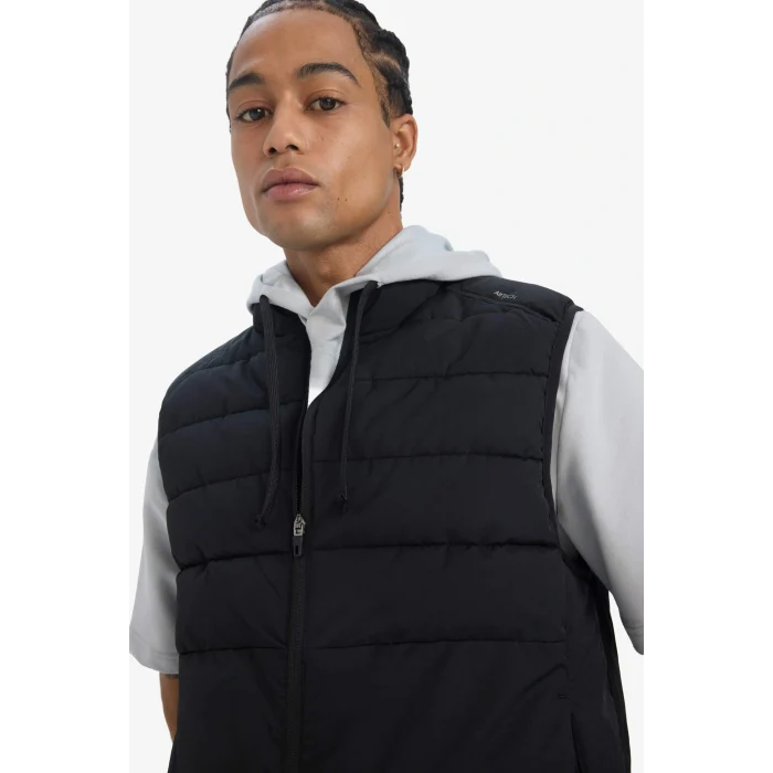 Defacto E9215AXBK81 Siyah Su İtici Rüzgar Geçirmez Slim Fit Dar Kesim Fermuarlı Cepli Şişme Yelek