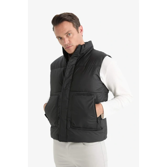 Defacto C5818AXBK27 Siyah Su İtici Regular Fit Dik Yaka Fermuarlı İç Cepli Mevsimlik Şişme Yelek