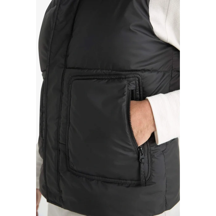 Defacto C5818AXBK27 Siyah Su İtici Regular Fit Dik Yaka Fermuarlı İç Cepli Mevsimlik Şişme Yelek