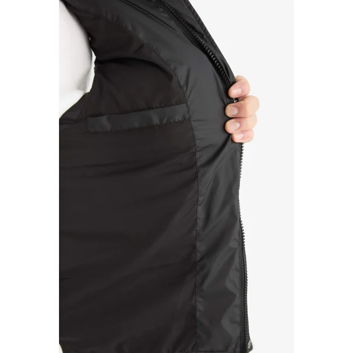 Defacto C5818AXBK27 Siyah Su İtici Regular Fit Dik Yaka Fermuarlı İç Cepli Mevsimlik Şişme Yelek