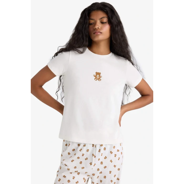 Defacto F9836AXER85 Ekru Pijama Takımı Regular Fit Baskılı Kısa Kollu Üst Desenli Uzun Alt