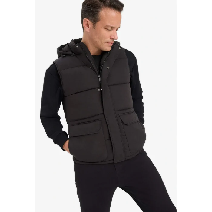 Defacto W5509AZBK27 Siyah Su İtici Regular Fit Kapüşonlu Fermuarlı İç Cepli Şişme Yelek