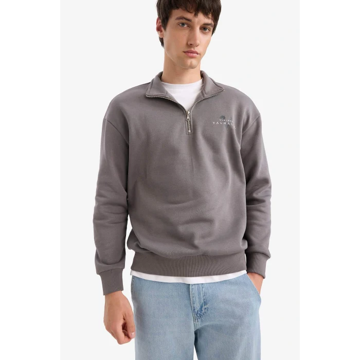 Defacto E9324AXGR206 Gri Vikings Valhalla Boxy Fit Dik Yaka Yarım Fermuarlı Sırt Baskılı Sweatshirt