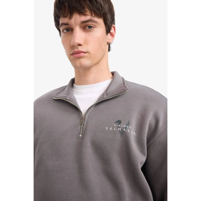 Defacto E9324AXGR206 Gri Vikings Valhalla Boxy Fit Dik Yaka Yarım Fermuarlı Sırt Baskılı Sweatshirt