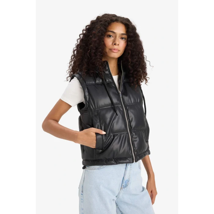 Defacto E8589AXBK27 Siyah Regular Fit Kapüşonlu Suni Deri Yelek