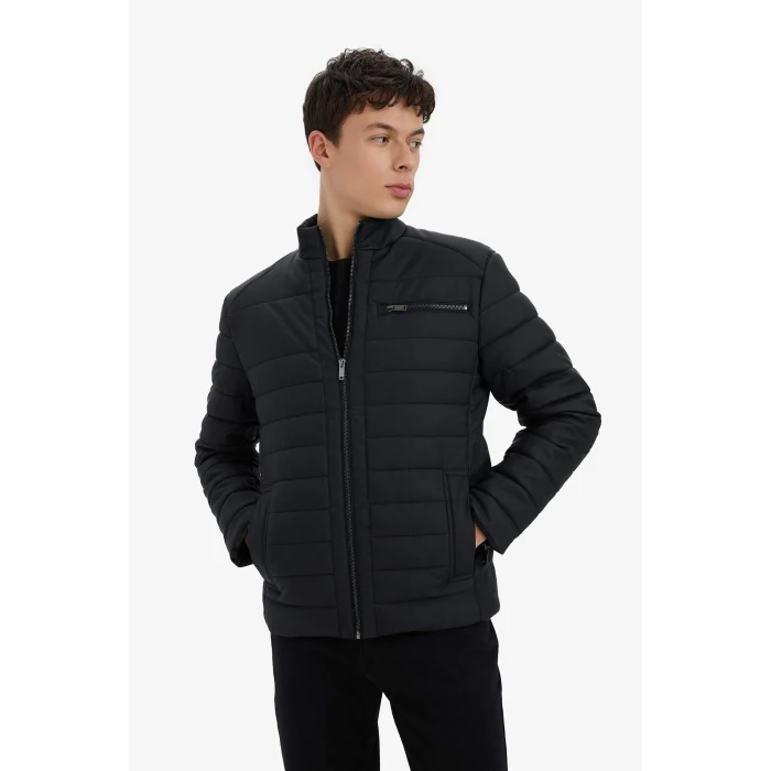 Defacto X4014AZBK27 Siyah Su İtici Slim Fit Dar Kesim Dik Yaka Fermuarlı İç Cepli Suni Deri Ceket Mont