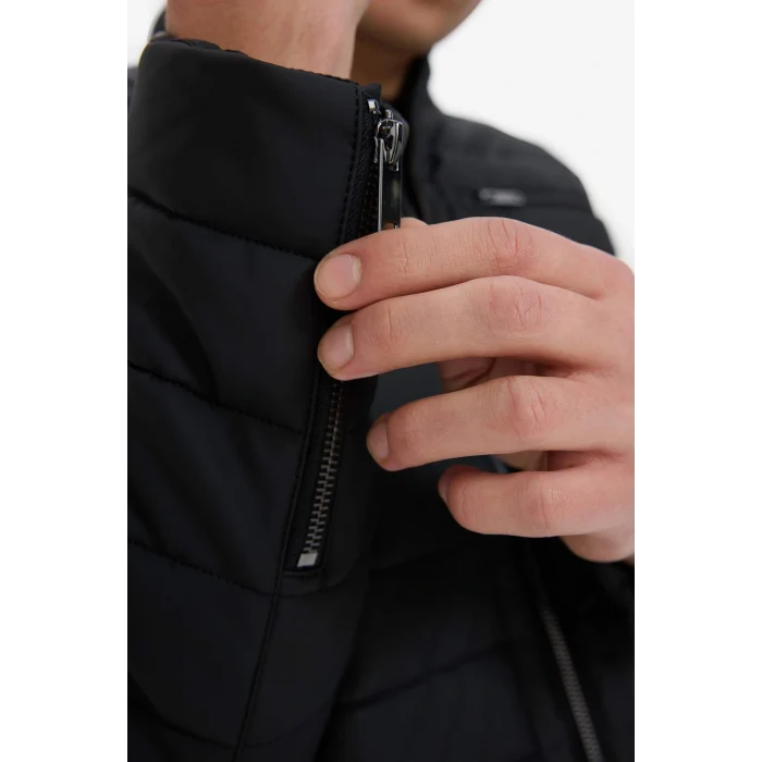 Defacto X4014AZBK27 Siyah Su İtici Slim Fit Dar Kesim Dik Yaka Fermuarlı İç Cepli Suni Deri Ceket Mont