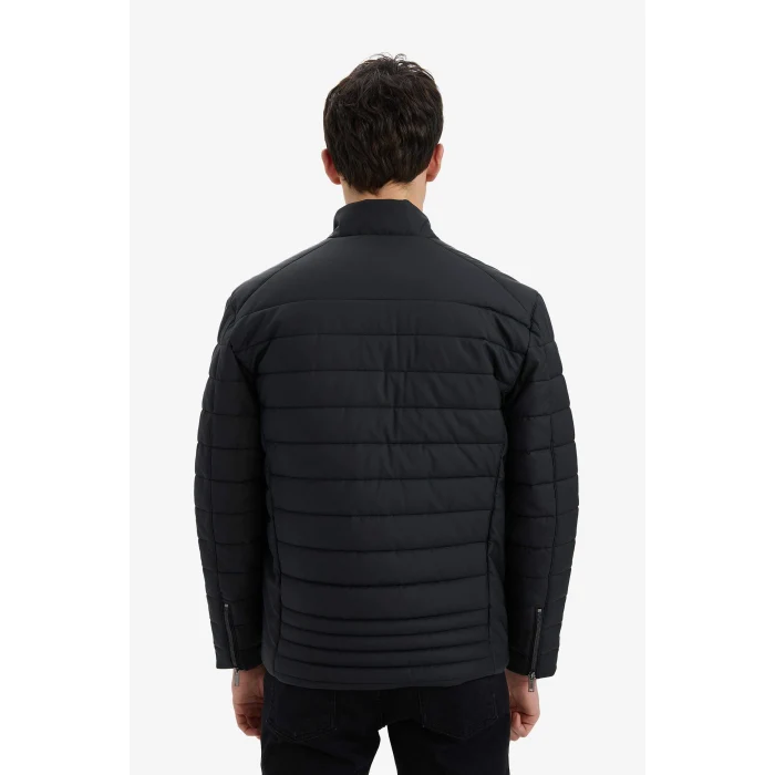 Defacto X4014AZBK27 Siyah Su İtici Slim Fit Dar Kesim Dik Yaka Fermuarlı İç Cepli Suni Deri Ceket Mont