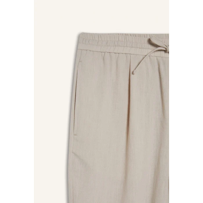 Defacto E4790AXER22 Ekru Relax Fit Kısa Paça Keten Görünümlü Beli Bağcıklı Lastikli Cepli Pantolon