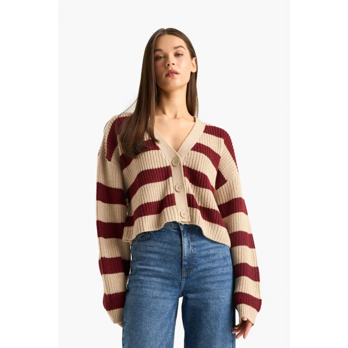 Defacto Z8539AZBG644 Bej Regular Fit V Yaka Çizgili Düğmeli Triko Hırka