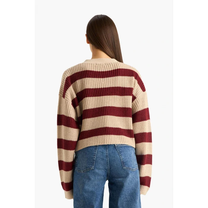 Defacto Z8539AZBG644 Bej Regular Fit V Yaka Çizgili Düğmeli Triko Hırka