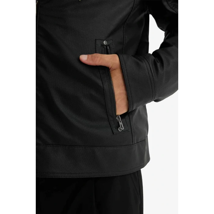 Defacto N9693AZBK27 Siyah Su İtici Slim Fit Dar Kesim Çıkarılabilir Kapüşonlu Pelüş Astarlı Fermuarlı Suni Deri Ceket Mont