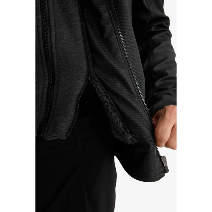 Defacto N9693AZBK27 Siyah Su İtici Slim Fit Dar Kesim Çıkarılabilir Kapüşonlu Pelüş Astarlı Fermuarlı Suni Deri Ceket Mont