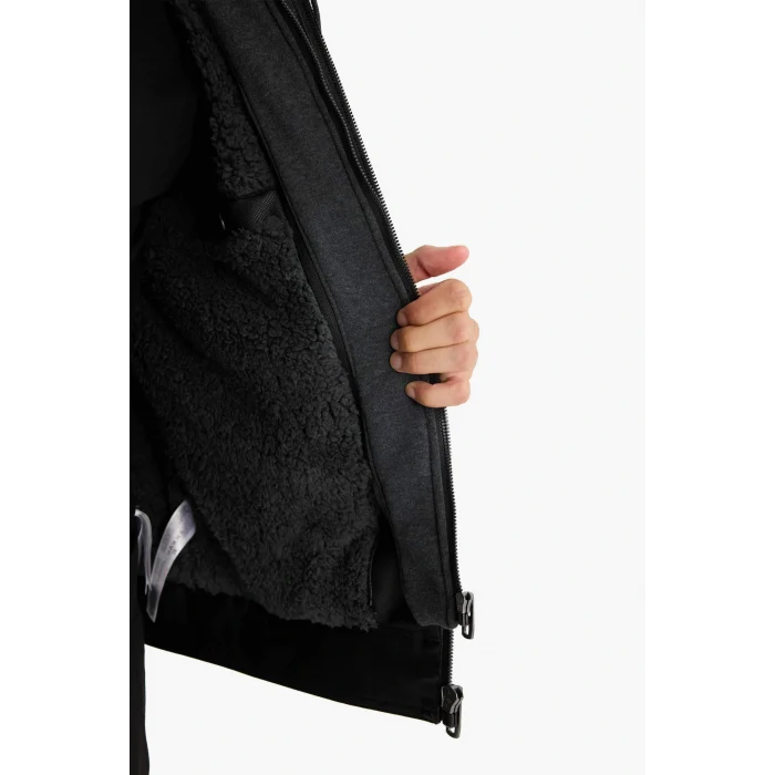 Defacto N9693AZBK27 Siyah Su İtici Slim Fit Dar Kesim Çıkarılabilir Kapüşonlu Pelüş Astarlı Fermuarlı Suni Deri Ceket Mont