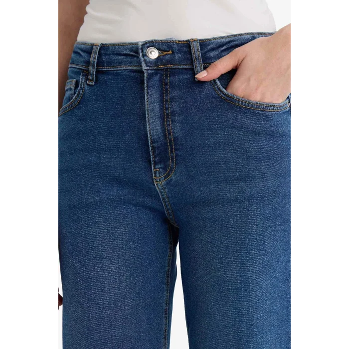 Defacto F9726AXNM34 Mavi Comfort Straight Normal Bel Bilek Boy Jean Yıkamalı Pantolon