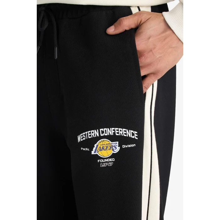 Defacto G5014AXBK81 Siyah NBA Los Angeles Lakers Standart Fit Jakarlı Jogger