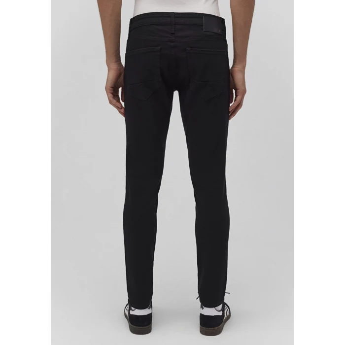 0076235211 LEO Black 90s Comfort