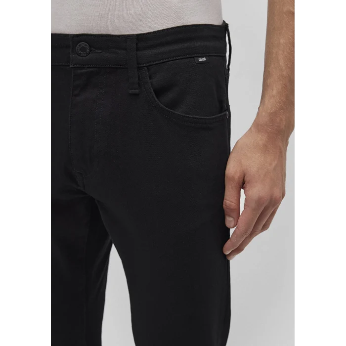 0076235211 LEO Black 90s Comfort