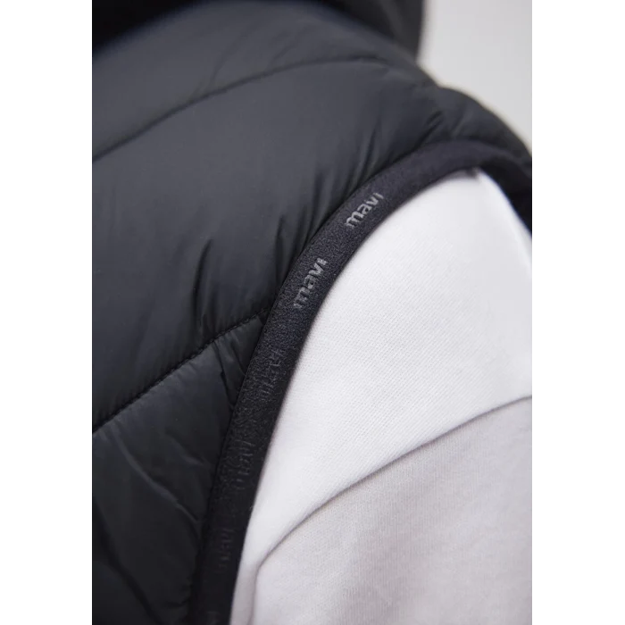 0110359-900 Kapüşonlu Siyah Şişme Yelek