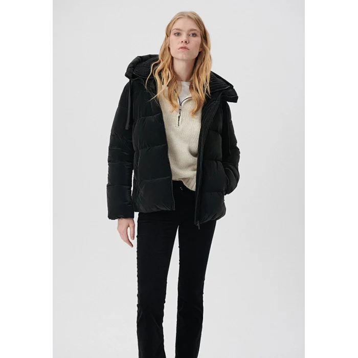 1110043-900  KAPÜŞONLU ŞİŞME MONT