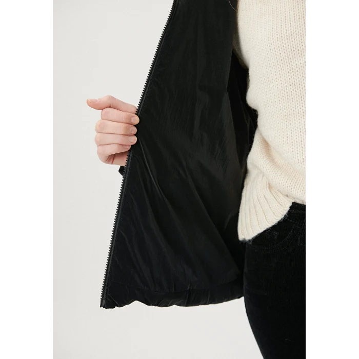 1110043-900  KAPÜŞONLU ŞİŞME MONT