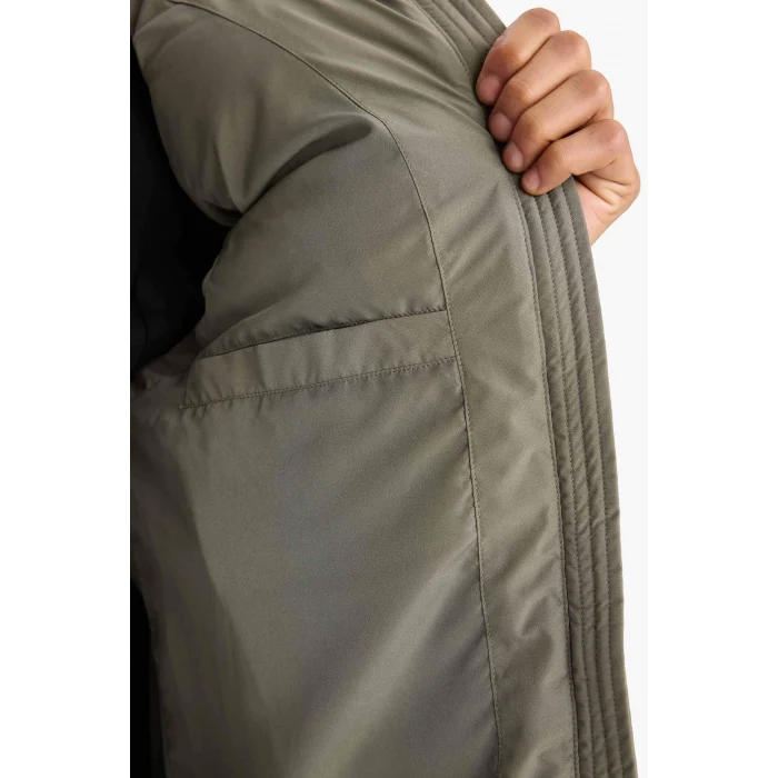 Defacto E9216AXKH422 Haki Su İtici Rüzgar Geçirmez Regular Fit Kapüşonlu Fermuarlı Cepli Şişme Yelek