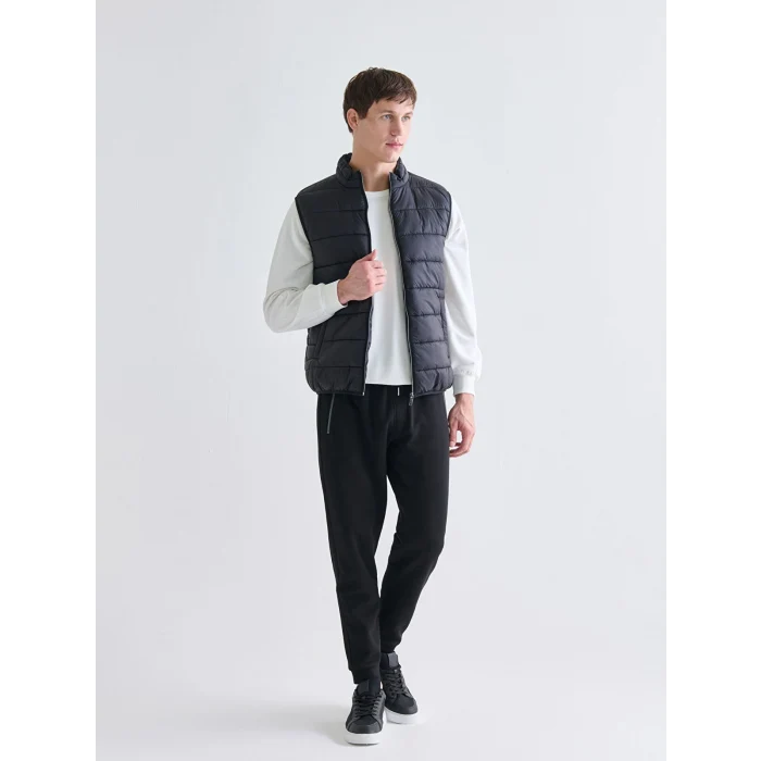 LCWAIKIKI Classic Siyah Standart Kalıp Dik Yaka Erkek Şişme Yelek