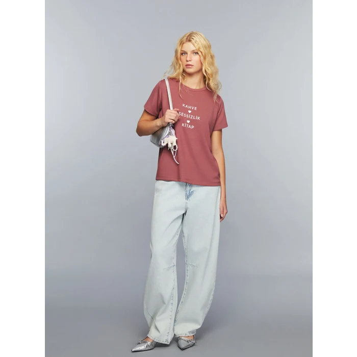 LCWAIKIKI Classic Pembe Bisiklet Yaka Slogan Baskılı Kadın Tişört