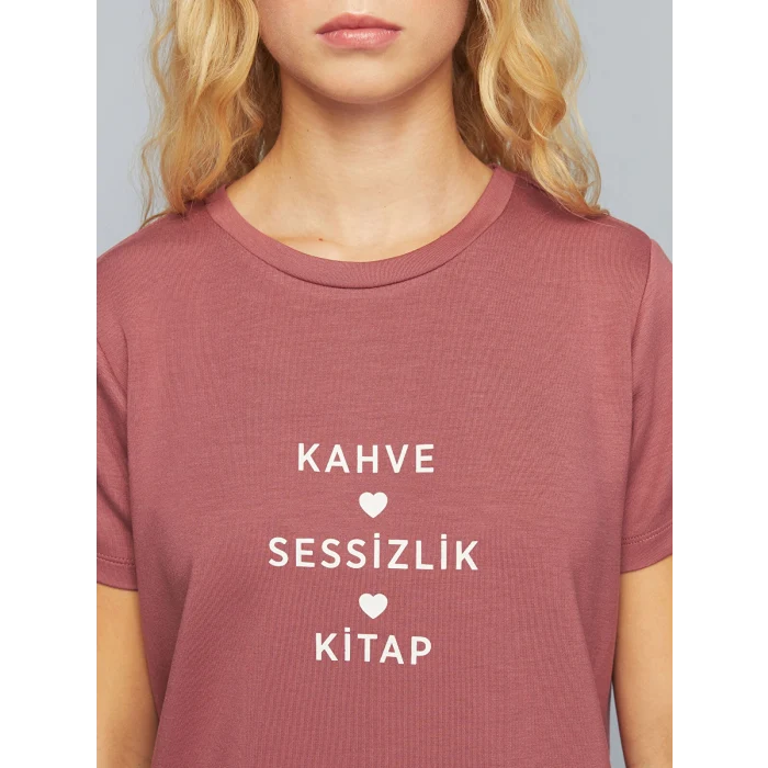 LCWAIKIKI Classic Pembe Bisiklet Yaka Slogan Baskılı Kadın Tişört