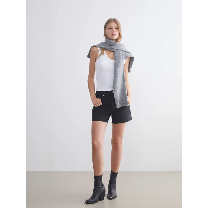 XSIDE Siyah Mom Fit Yırtık Detaylı Kadın Jean Şort