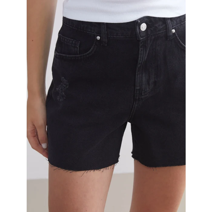 XSIDE Siyah Mom Fit Yırtık Detaylı Kadın Jean Şort