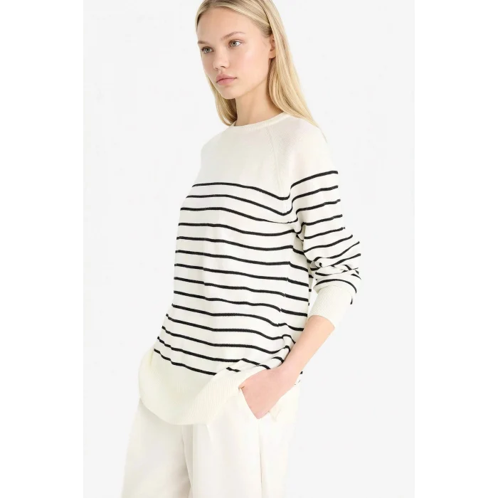 Defacto E8486AXER105 Ekru Regular Fit Bisiklet Yaka Çizgili Triko Kazak