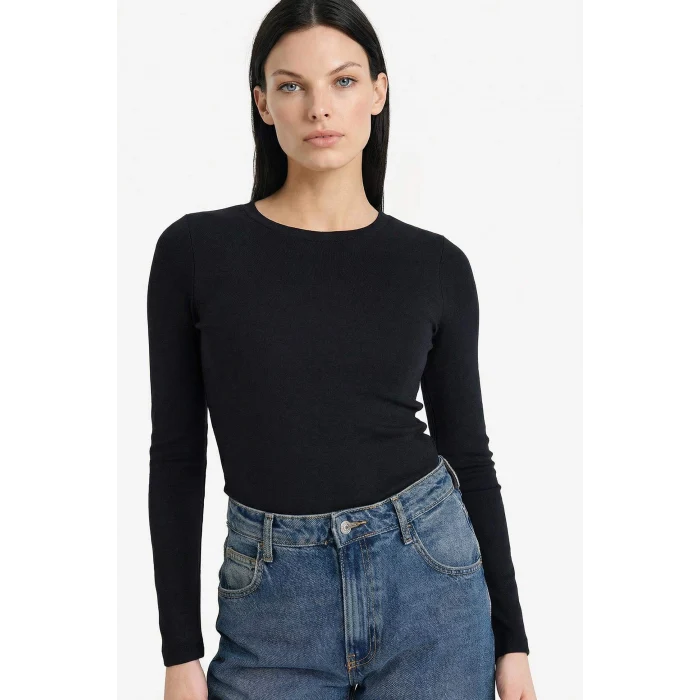 Defacto G8256AXBK81 Siyah Slim Fit Dar Kesim Bisiklet Yaka Basic Düz Modal Uzun Kollu Tişört