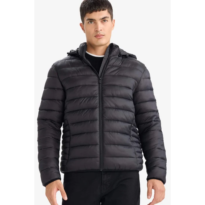 Defacto N4661AZBK27 Siyah Su İtici Slim Fit Dar Kesim İç Cep Detaylı Kapüşonlu Fermuarlı Cepli Şişme Mont