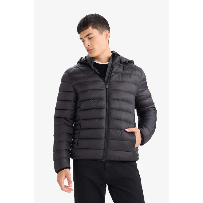 Defacto N4661AZBK27 Siyah Su İtici Slim Fit Dar Kesim İç Cep Detaylı Kapüşonlu Fermuarlı Cepli Şişme Mont