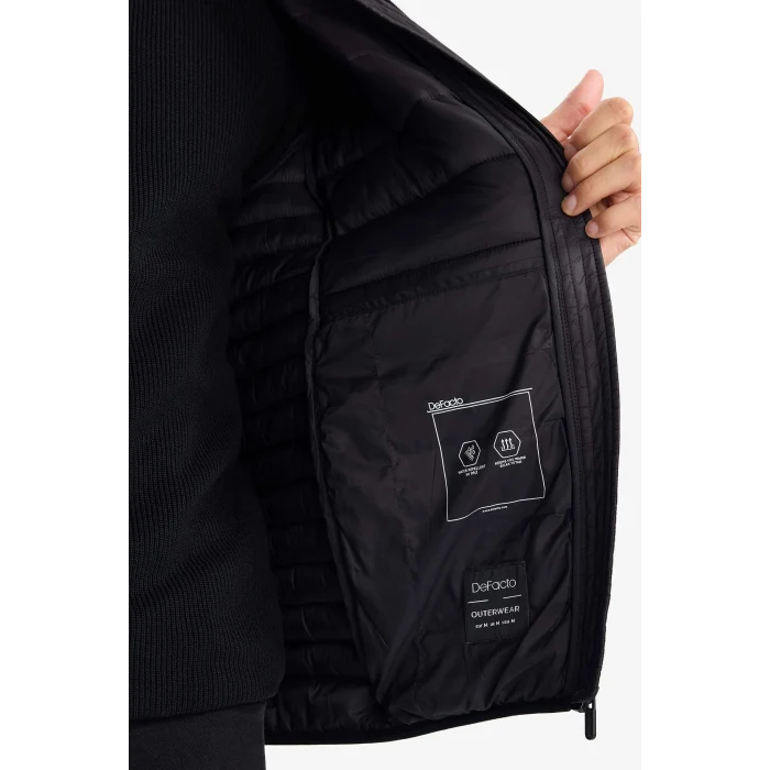 Defacto N4661AZBK27 Siyah Su İtici Slim Fit Dar Kesim İç Cep Detaylı Kapüşonlu Fermuarlı Cepli Şişme Mont