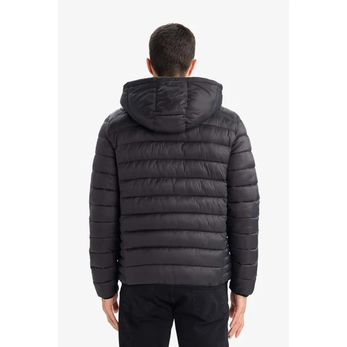 Defacto N4661AZBK27 Siyah Su İtici Slim Fit Dar Kesim İç Cep Detaylı Kapüşonlu Fermuarlı Cepli Şişme Mont