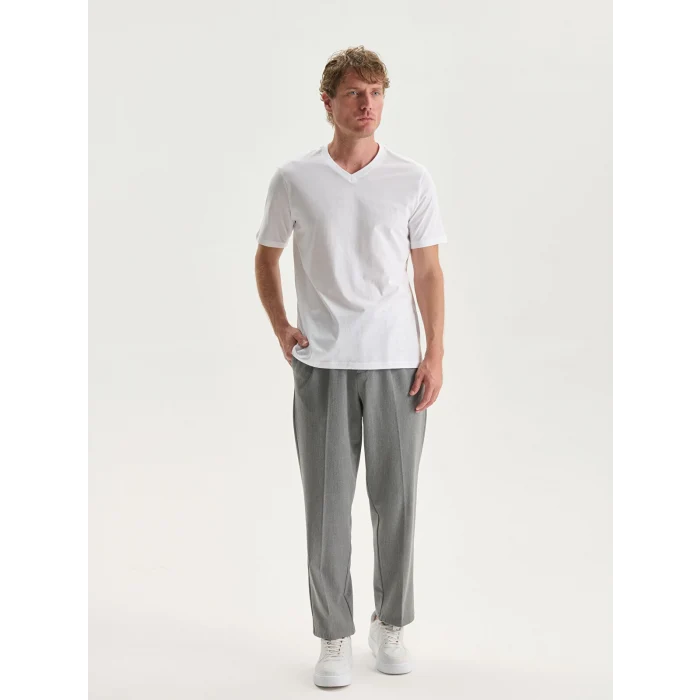 LCWAIKIKI Classic Beyaz V Yaka Kısa Kollu Penye Erkek Tişört