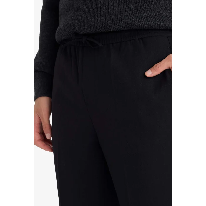 Defacto A9943AXBK27 Siyah Beli Bağcıklı Lastikli Cepli Jogger Fit Her Yöne Esneyen Yumuşak Tuşe Pantolon