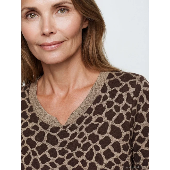 LCW Grace Bej Kaçık Yaka Leopar Desenli Kadın Tişört